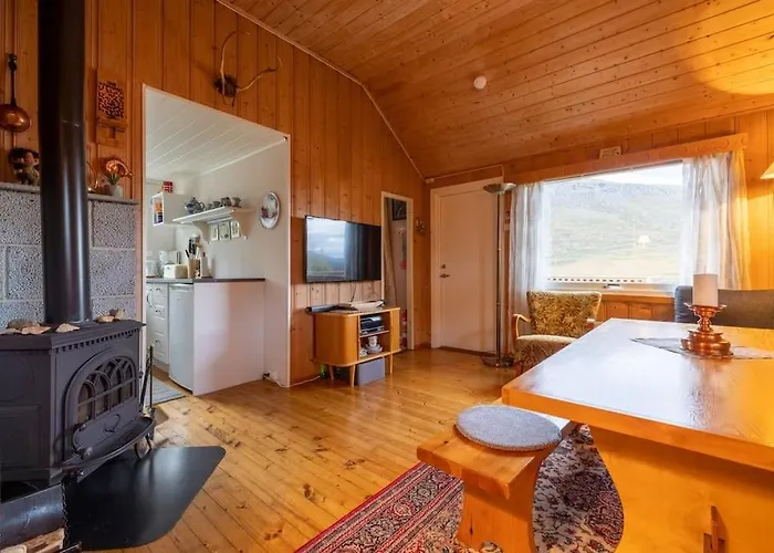 Peaceful Retreat In The Norwegian Mountains Ulsteinvik