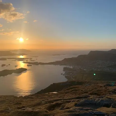 Peaceful Retreat In The Norwegian Mountains * Ulsteinvik